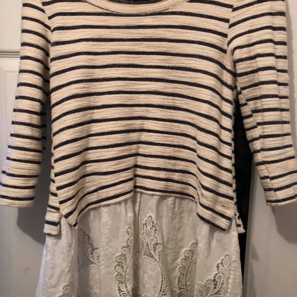 Anthro Sunday in Brooklyn Top EUC - Picture 3 of 3